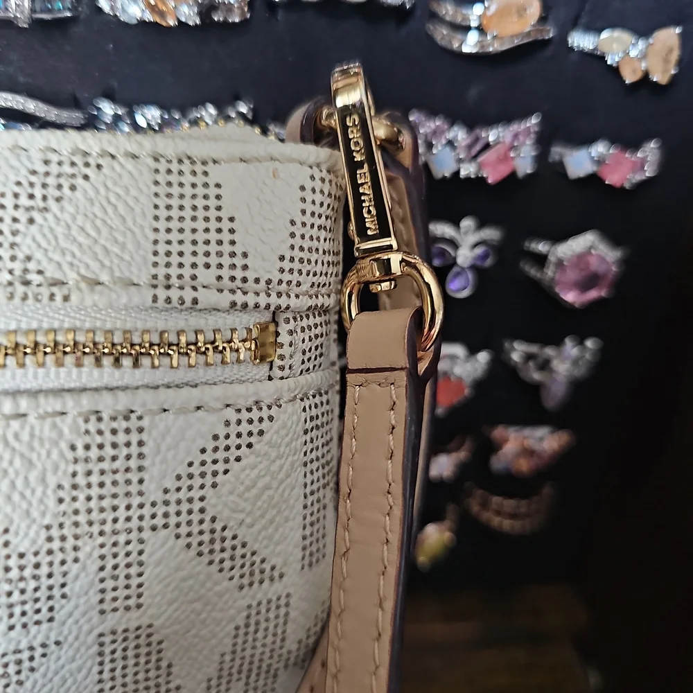 Michael Kors reposhing this